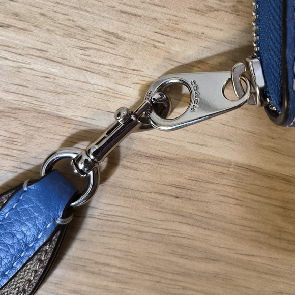 Coach Long Zip Around Leather Wallet NWOT - Picture 4 of 11